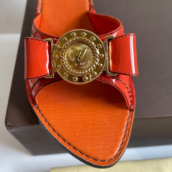 LOUIS VUITTON SLIDES - Picture 3 of 8